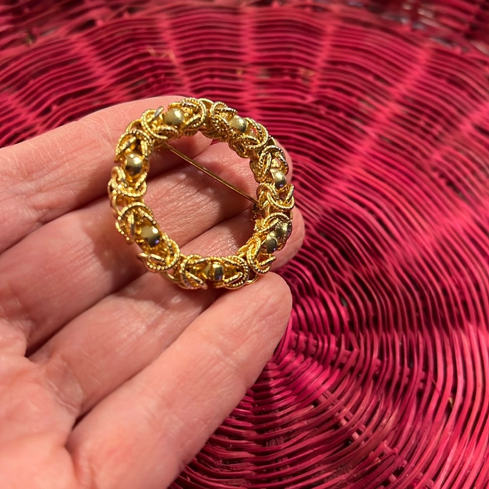 Vintage Chain Woven Wreath Brooch Pin